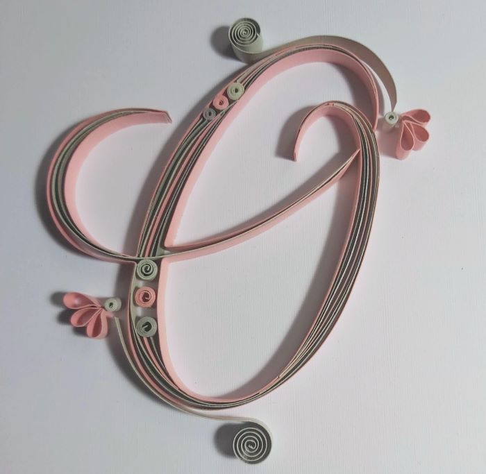 lettering quilled- monogramma della lettera O in corsivo