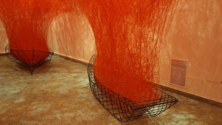 Chiharu Shiota al MAO di Torino nella mostra "The soul trembles"