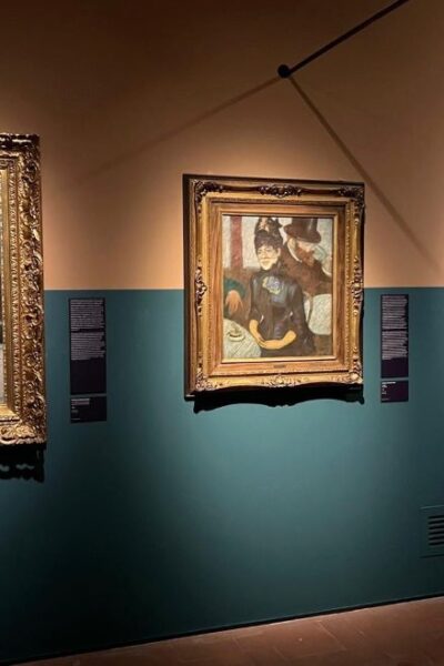 Angolo di Palazzo Roverella a Rovigo con allestimento della mostra Zandomanighi Degas. Impressionismo tra Firenze e Parigi
