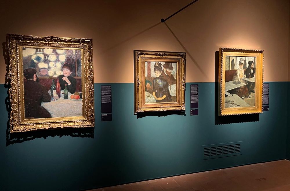 Angolo di Palazzo Roverella a Rovigo con allestimento della mostra Zandomanighi Degas. Impressionismo tra Firenze e Parigi