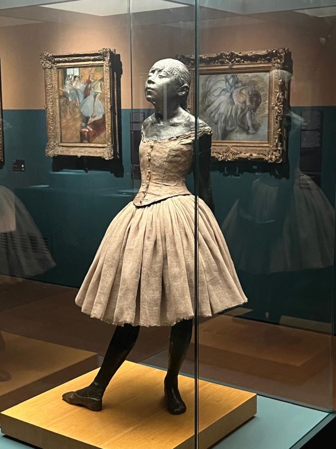 La piccola danzatrica di quattordici anni, scultura di Edgar Degas